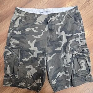 OldNavy Lived-in Straight Built-in Flex Cargo Shorts Camo